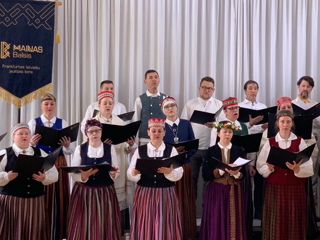 Mainas Balsis singt beim Dziesmusvētki