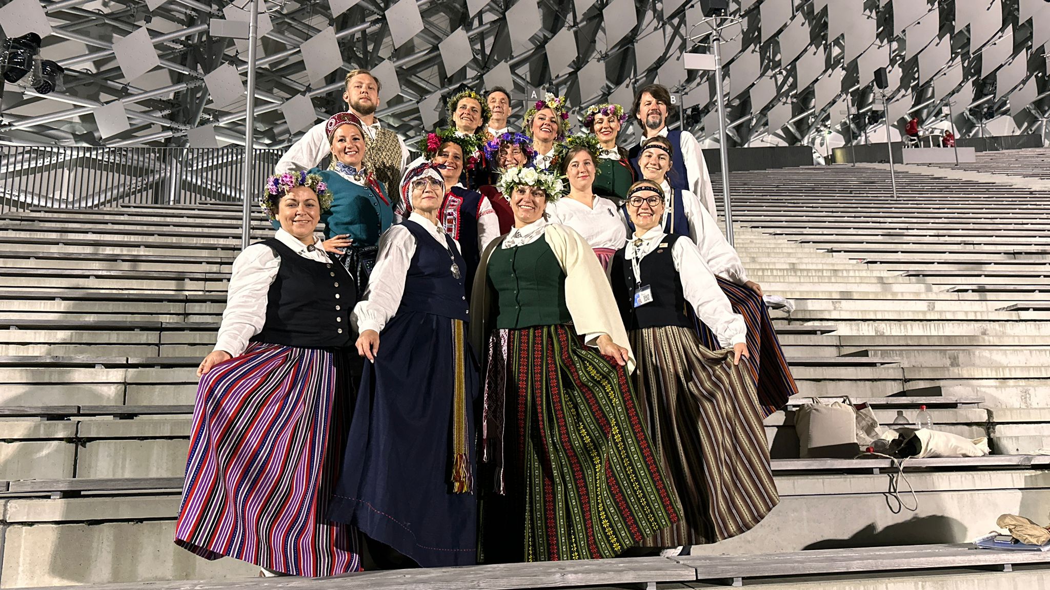 Chor auf der Tribüne des Mežaparks